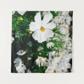 庭園内に咲く美しい白いコスモスの花 タペストリー (正面(横))