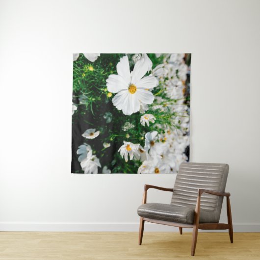 庭園内に咲く美しい白いコスモスの花 タペストリー (インサイチュ(横))