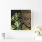 庭園内の彫像の場所情報:チェンマ スクエア壁時計 (ホーム)