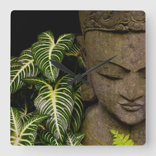 庭園内の彫像の場所情報:チェンマ スクエア壁時計 (正面)