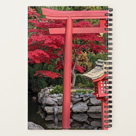 庭日本のの構造と赤いカエデ葉の ノートブック (裏面)