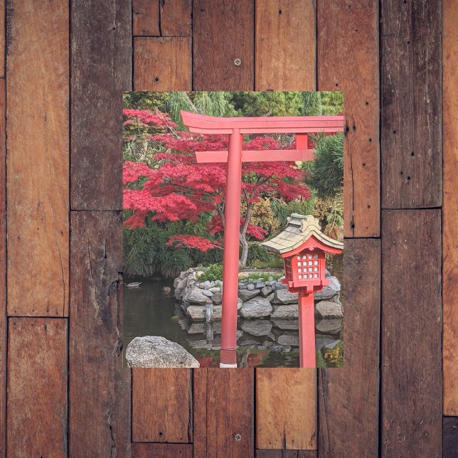 庭日本のの構造と赤いカエデ葉の メタルプリント (In Situ)