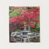 庭日本の灯と赤カエデ葉の タペストリー (正面)