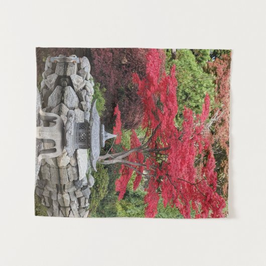 庭日本の灯と赤カエデ葉の タペストリー (正面(横))