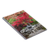 庭日本の灯と赤カエデ葉の ノートブック (右側)