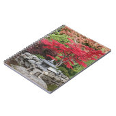 庭日本の灯と赤カエデ葉の ノートブック (左側)