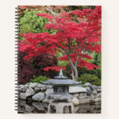 庭日本の灯と赤カエデ葉の ノートブック (正面)