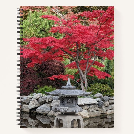 庭日本の灯と赤カエデ葉の ノートブック (正面)