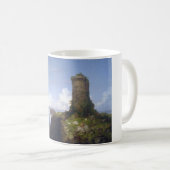廃墟イタリアンとなった塔のある沿岸の風景 コーヒーマグカップ (正面右)