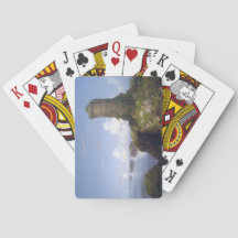 廃墟イタリアンとなった塔のある沿岸の風景