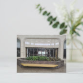 廃墟寸前のショッピングモールに生える植物 ポストカード (スタンド正面)