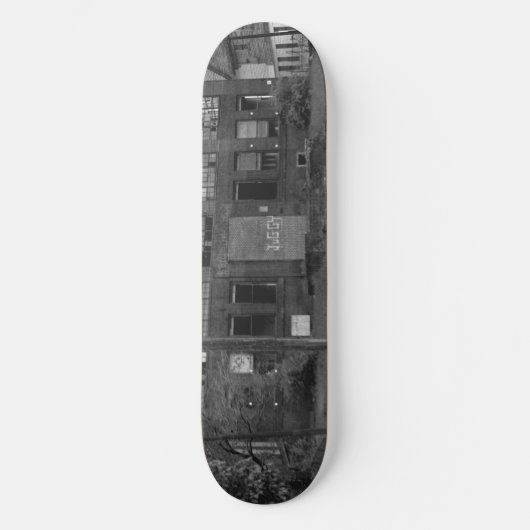 廃棄された工場 スケートボード (正面)