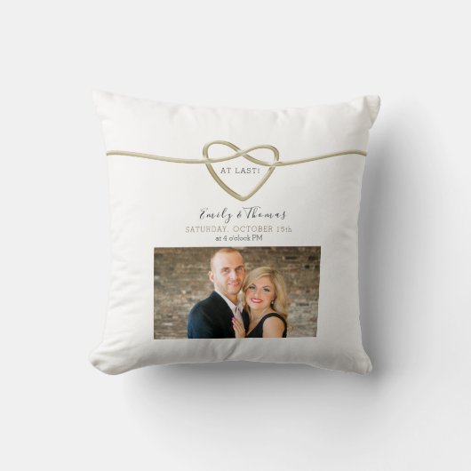 延期された結婚式の日付の保存招待状 クッション (正面)