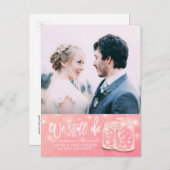 延期しても愛は変わらない ウェディングポストカード - エレガントな手書きスクリプトとヴィンテージカ 案内ポストカード (正面/裏面)