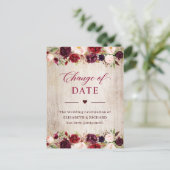 延期結婚日 rustic Wood Burgundy フラワー ポストカード (スタンド正面)