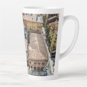 建物のカラフル面の上から表示 カフェラテマグ (右)