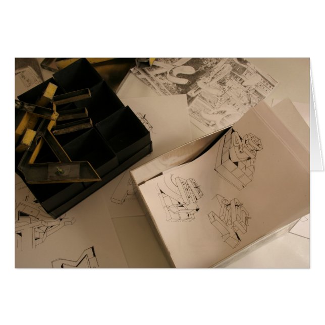 建物のゲームスケッチとメタリックレター (正面横)