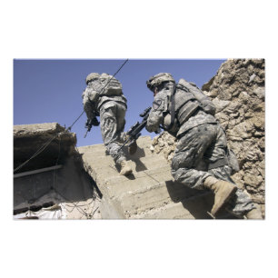 建物の兵士の連続した上りの階段 フォトプリント           
