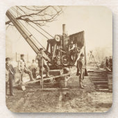 建物の間にの作動中蒸気クレーン コースター (正面)