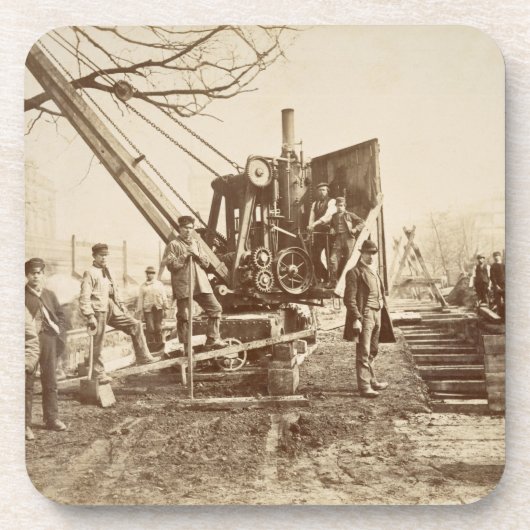 建物の間にの作動中蒸気クレーン コースター (正面)