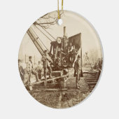 建物の間にの作動中蒸気クレーン セラミックオーナメント (左)