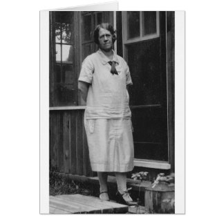 建物の20年代の女性永続的な外側