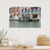 建物は、イタリアのヴェネツィアのウォーターフロントで ポスター (キッチン)