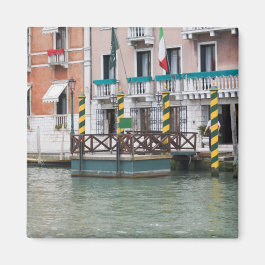 建物は、イタリアのヴェネツィアのウォーターフロントで マグネット (正面)