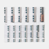 建物窓の風景写真 フリースブランケット (正面(横))