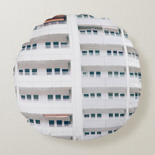 建物窓の風景写真 ラウンドクッション (正面)