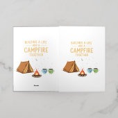 建物Aライフ&キャンプファイヤー | かわいいカップル 箔グリーティングカード (外側レイダウン)