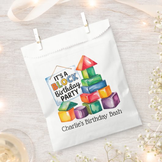 建物Bashでの誕生日ブロック フェイバーバッグ (クリップ留めされた状態)