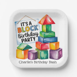 建物Bashでの誕生日ブロック ペーパープレート