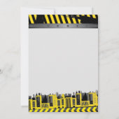 建築の下で男の子のシャワー 招待状 (裏面)