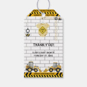 建築の下で赤ちゃん服ベビーシャワー ギフトタグ (正面)