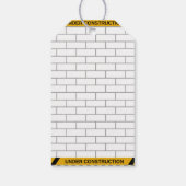 建築の下で赤ちゃん服ベビーシャワー ギフトタグ (裏面)