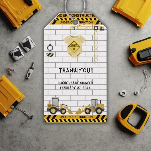 建築の下で赤ちゃん服ベビーシャワー ギフトタグ