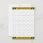 建築の下で赤ちゃん服ベビーシャワー サンキューカード (裏面)