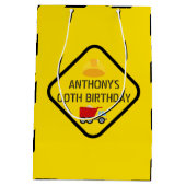 建築をテーマにした誕生日パーティー年齢 ミディアムペーパーバッグ (裏面)