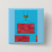 建築クレーン吊り上げレンガ壁 缶バッジ (正面)