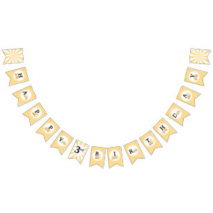 建築サイトの誕生日会バナーの下 バンティングフラッグ