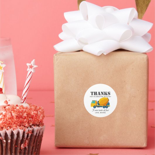 建築トラック誕生日パーティーデコレーション ラウンドシール (パーティー)