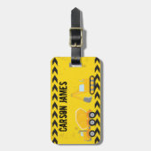 建築ビークル少年パーソナライズされたイエローキッズ ラゲッジタグ (正面縦)