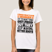 建築労働者が物を作ろうとするおもしろい Tシャツ (正面)