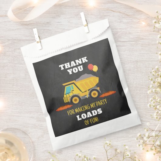 建築誕生日パーティー フェイバーバッグ (クリップ留めされた状態)