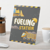 建築誕生日 – 給油ステーション 台座サイン (インサイチュ)