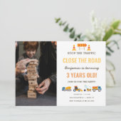 建築車男の子の誕生日パーティーフォト 招待状 (スタンド正面)