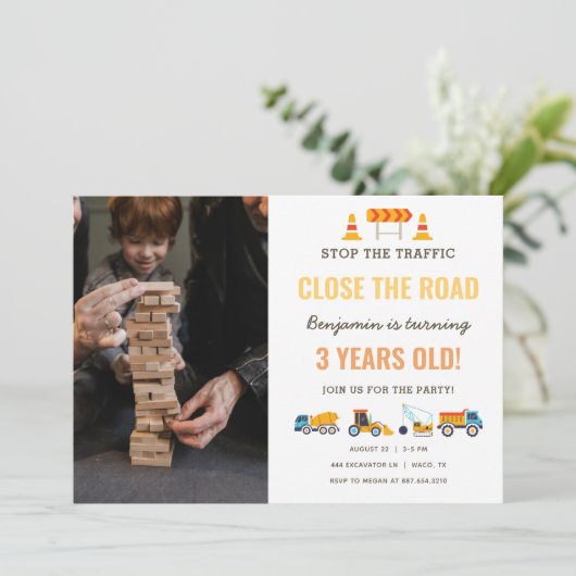 建築車男の子の誕生日パーティーフォト 招待状 (スタンド正面)