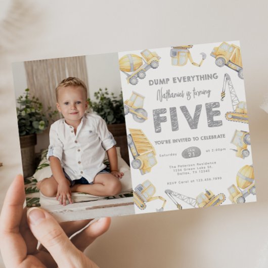 建設トラックの5歳誕生日パーティー 招待状