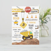 建設トラックをテーマにした3歳の誕生日パーティー 招待状 (スタンド正面)